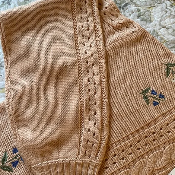 H&M sweater I’m a soft pink. Retail $49.99 BNWT - Picture 6 of 8